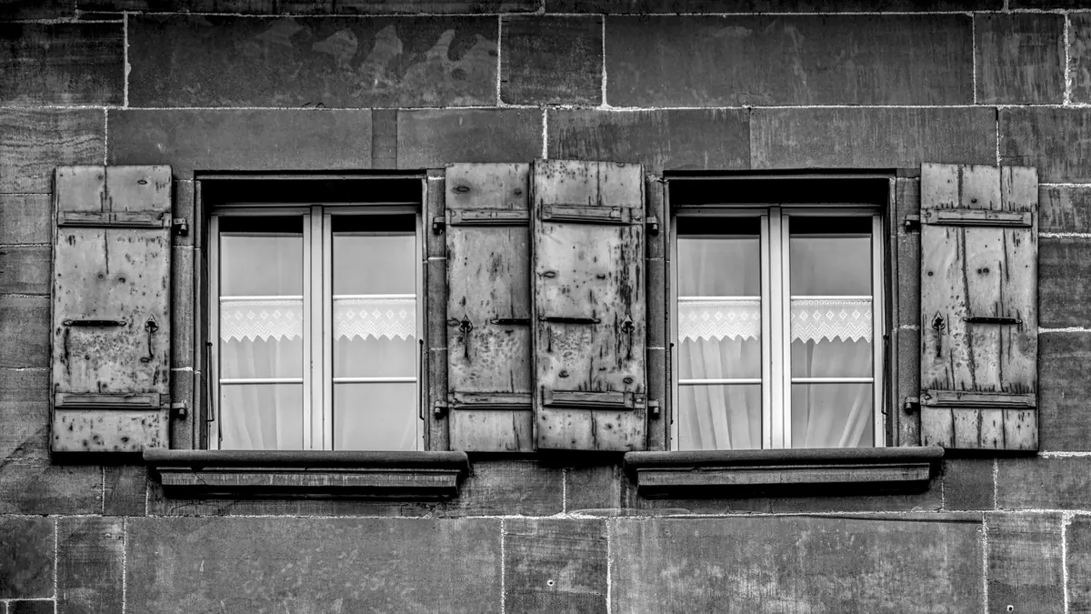 How to Choose Window Treatments for Historic Homes Without Hiding Original Trim