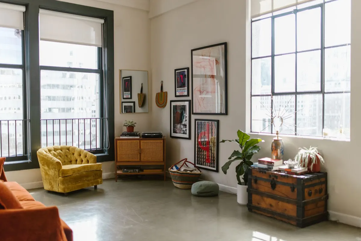 The Beginner's Guide to Mixing Vintage and Modern Decor in a Cozy Home